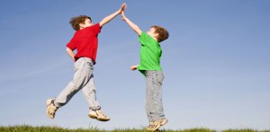 kids-high-fiving